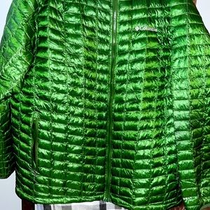 This jacket is a Columbia brand. Super comfy coat just wanting to upgrade.